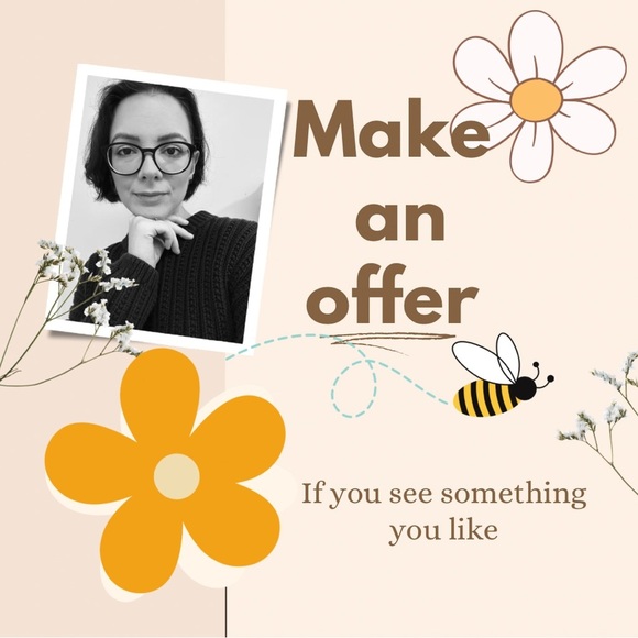 Bee_a_thrifty is LIVE NOW! Let's hang, chat and shop. Zara, Anthro + more! - Picture 3 of 12